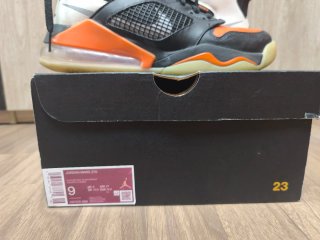 Zapatillas Jordan Negras y Naranjas