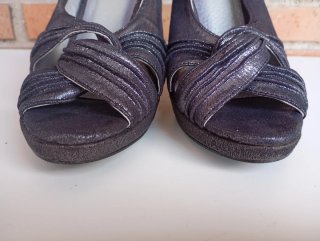 Sandalias tacón negras y plateadas
