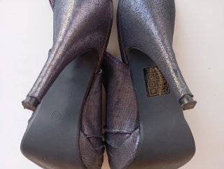 Sandalias tacón negras y plateadas