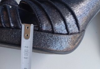 Sandalias tacón negras y plateadas