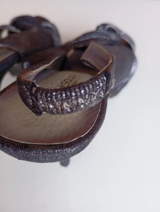 Sandalias tacón negras y plateadas