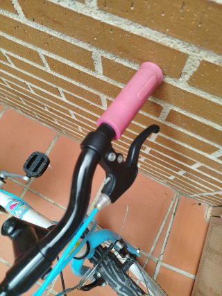 Bicicleta niña Btwin blanca y azul