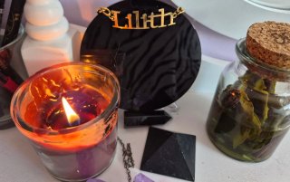 Pulsera con nombre Lilith dorada