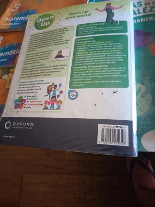 Se venden libros de texto de 3 de primaria