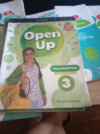 Se venden libros de texto de 3 de primaria