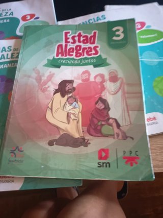 Se venden libros de texto de 3 de primaria