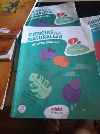 Se venden libros de texto de 3 de primaria