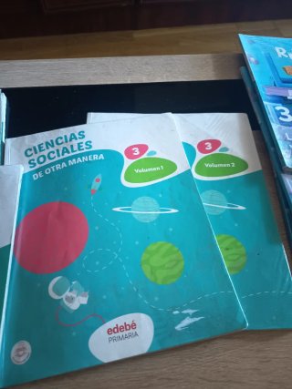 Se venden libros de texto de 3 de primaria