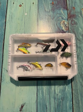 Caja de señuelos de pesca