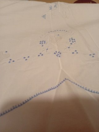 Sábanas de algodón bordadas.