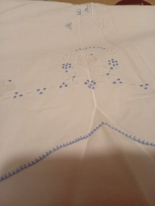 Sábanas de algodón bordadas.