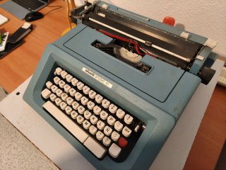 Máquina de escribir Olivetti Studio 46