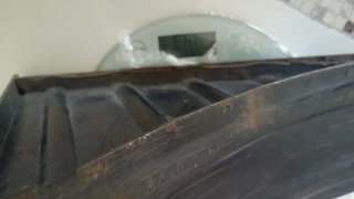 Cuña metálica para calzar ruedas