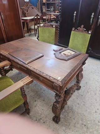 Mueble despacho renacentista tallado