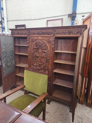 Mueble despacho renacentista tallado