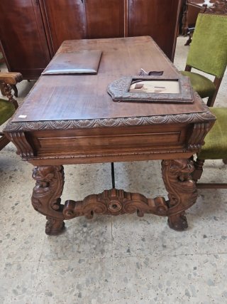 Mueble despacho renacentista tallado