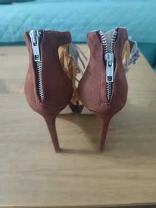 Sandalias tacón con flecos