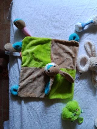 Lote peluches y sonajero bebé