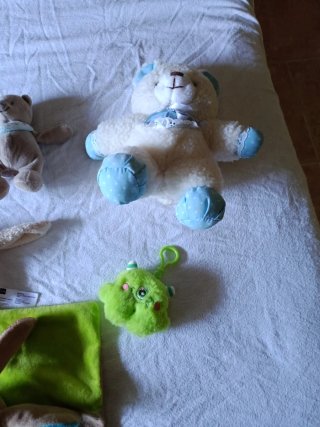 Lote peluches y sonajero bebé