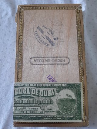 Caja Montecristo No. 5 Cabinet Selection