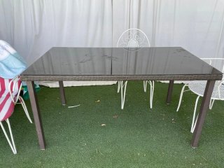 Mesa de jardín cristal y mimbre