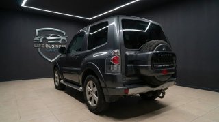 Mitsubishi Montero 2011
