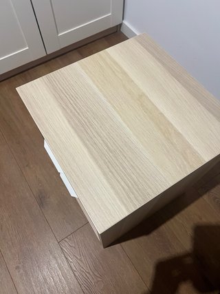 1 Mesita de noche Askvoll Ikea.