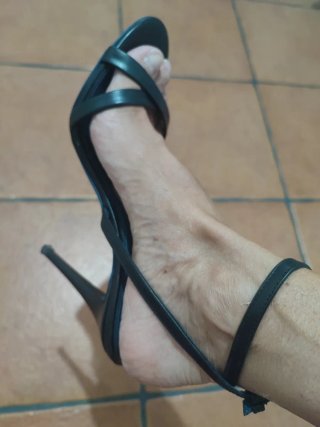 Sandalias ZARA tacón fino negras en piel