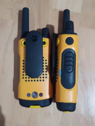 Walkie Talkies Motorola (2 unidades) + Base