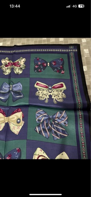 Foulard con fiocchi