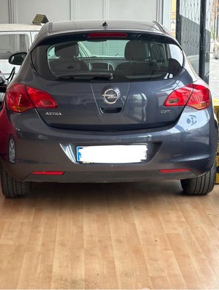 Opel Astra 2010
