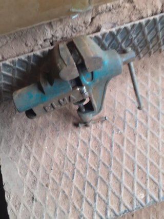Tornillo de mesa portátil