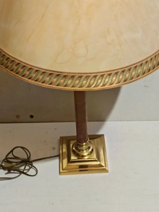 Lámpara de salón beige y dorada