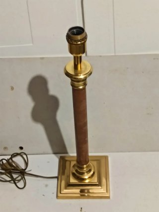 Lámpara de salón beige y dorada