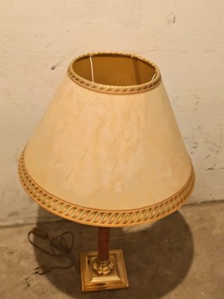 Lámpara de salón beige y dorada