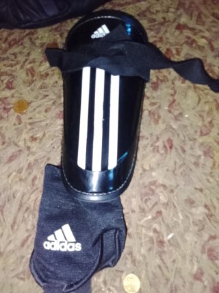 Espinilleras Adidas Negras + wt
