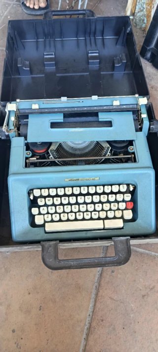 Máquina de escribir Olivetti Studio 45