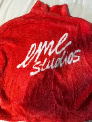 Jersey Eme Studios Rojo Peluche