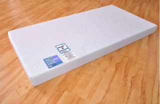 Cuna de bebé blanca