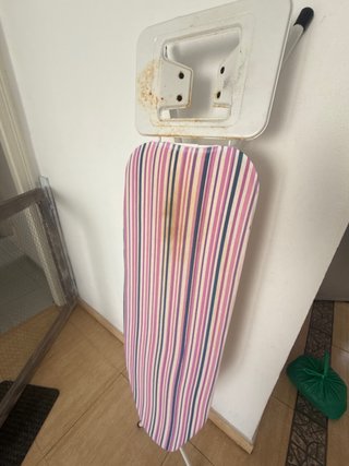 Tabla de planchar con funda a rayas