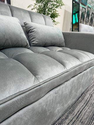 Sofá gris 135cm