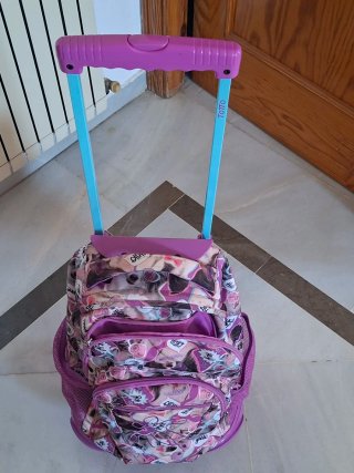 Mochila con ruedas y estuche Totto original