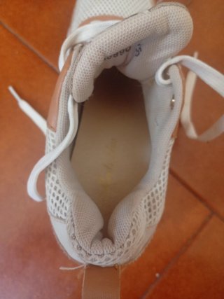 Zapatillas Guess Blancas y Doradas