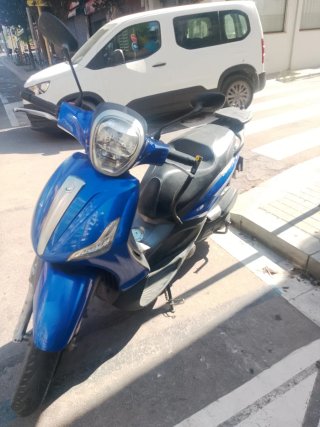 Moto Scooter Azul Automática