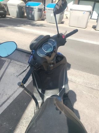 Moto Scooter Azul Automática