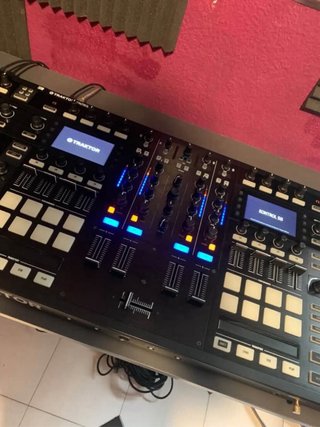 Controlador DJ Traktor Kontrol S8