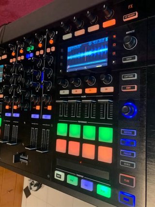 Controlador DJ Traktor Kontrol S8