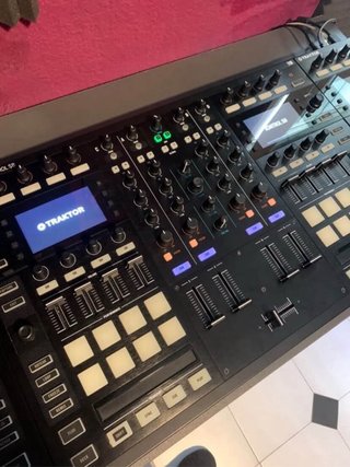 Controlador DJ Traktor Kontrol S8