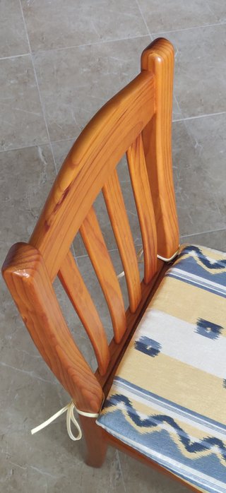 Mesa camilla con mantelería y juego de 3 sillas