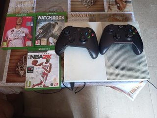 Xbox One S + 3 Juegos